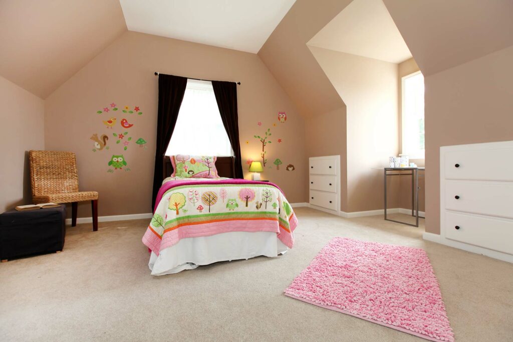 teen girl bedroom with carpet